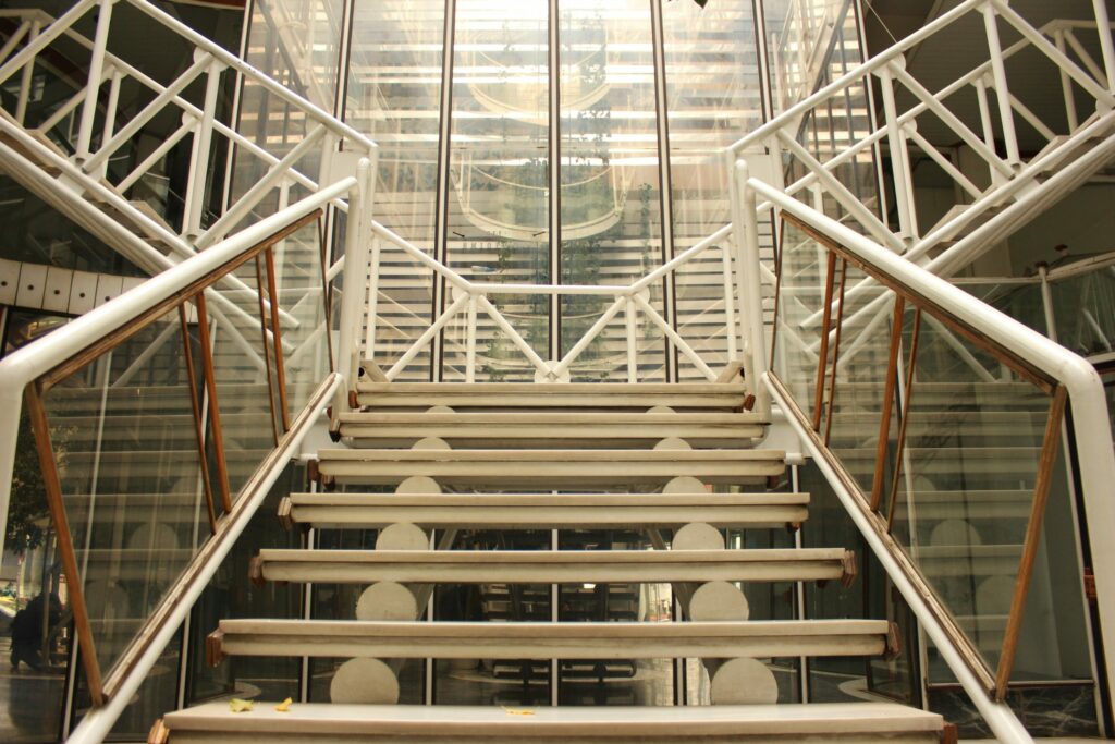 Reforma Escalera Gelida