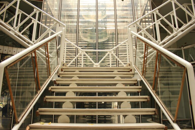 Reforma Escalera Gelida
